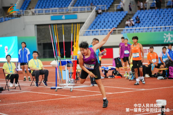 AA, 团体和女子, 赛中 AA, 团体和女子, 赛中